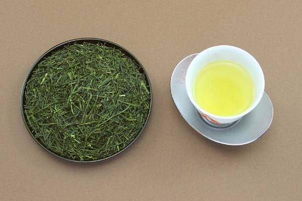 Чай «сенча»: описание и лечебные свойства зеленого напитка, польза и вред китайского и японского продукта