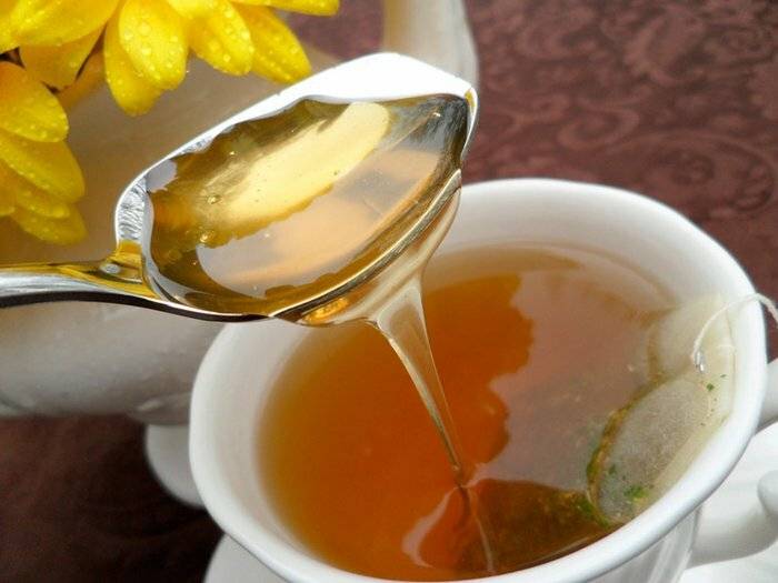 Можно ли добавлять мед в горячий чай?
