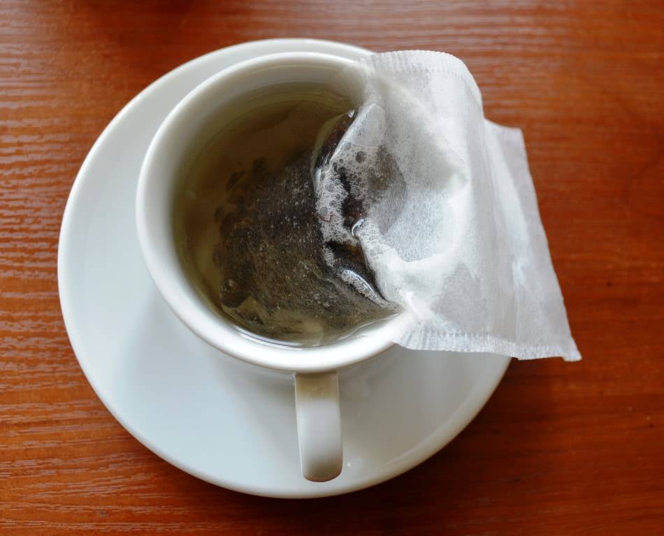 Чайные пакетики заваренные. Чай в пакетиках. Фильтр-пакеты для чая. Фильтр пакетики для чая. Заварка чая в пакетиках.