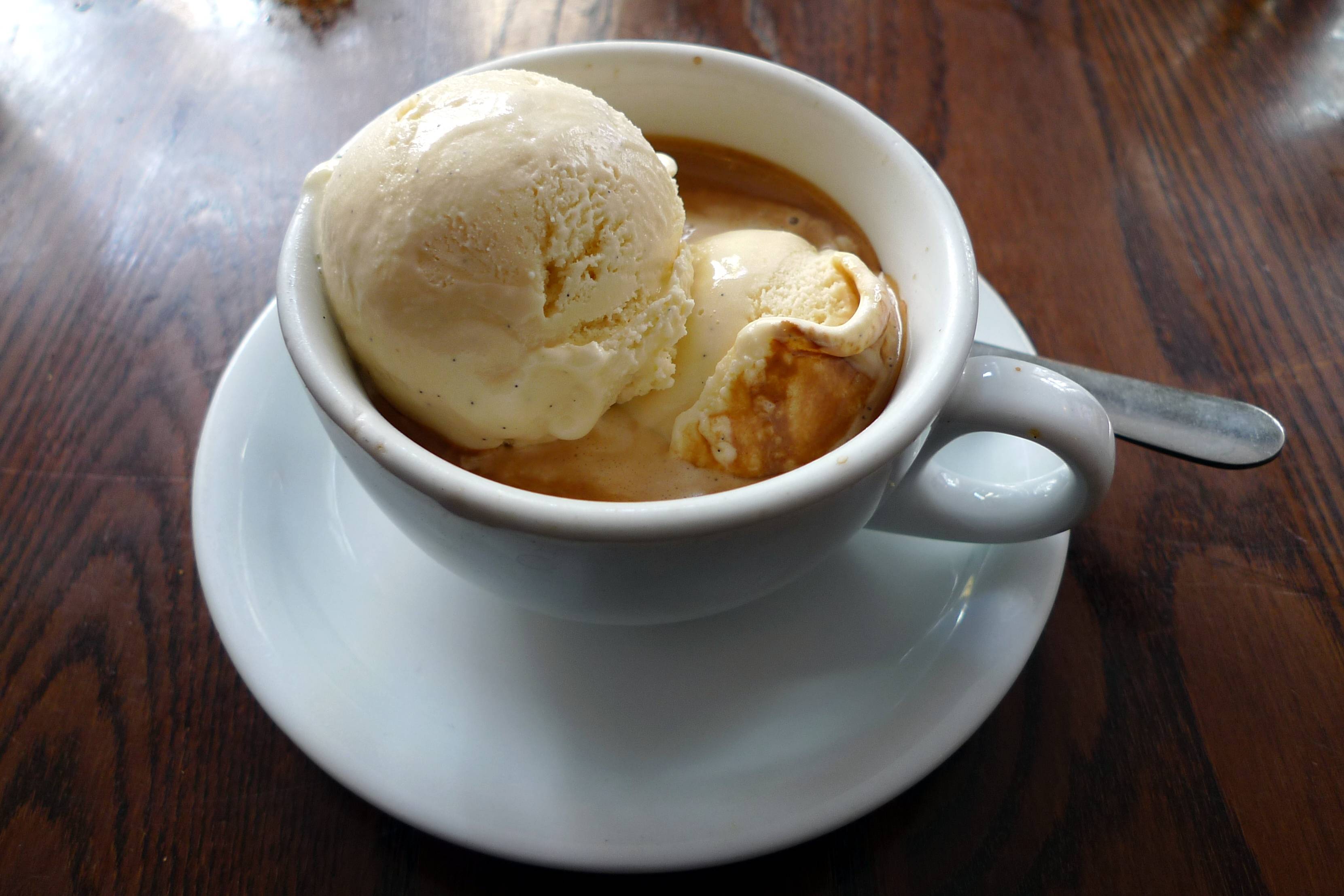 Кофе с мороженым - рецепты холодного и горячего гляссе, с фруктовым и шоколадным мороженым