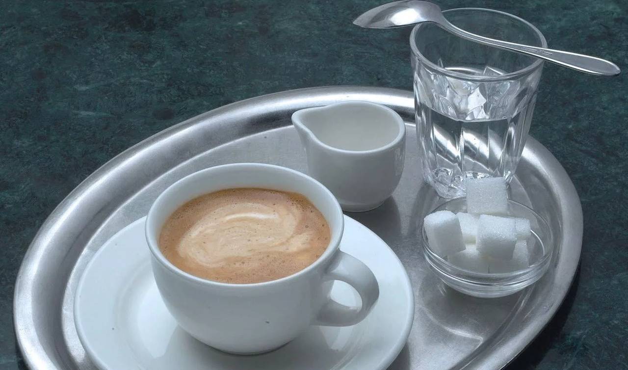 Зачем к кофе подают воду — доброхаб