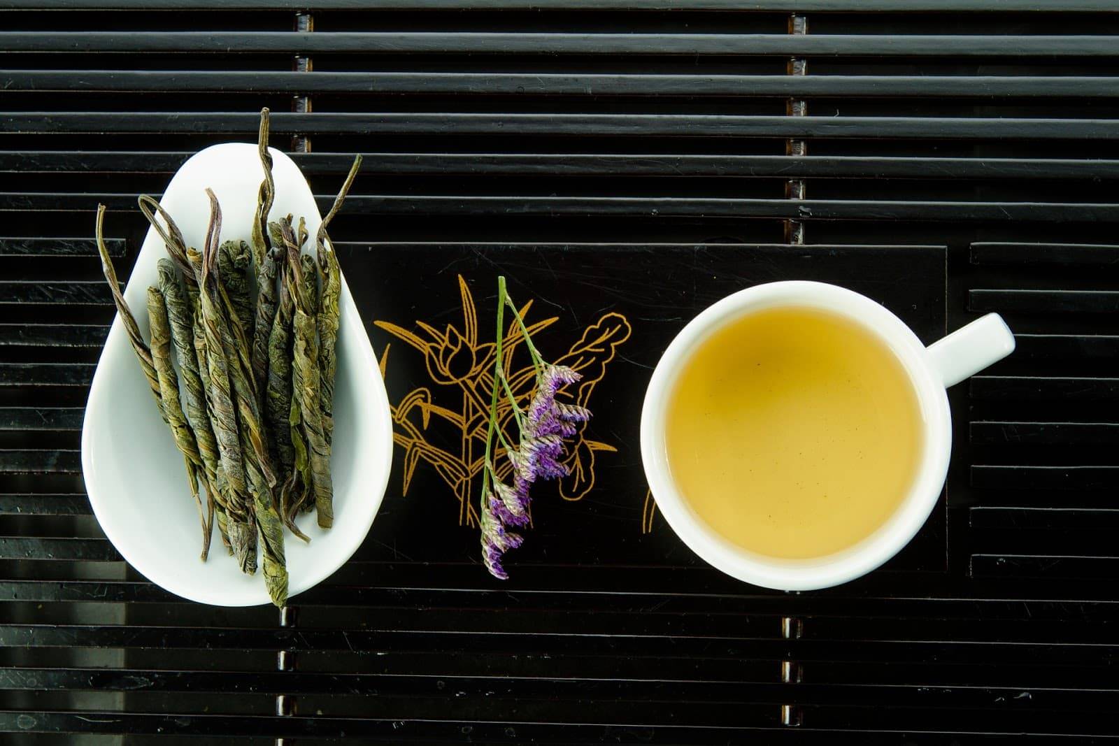 Приготовление чая с корнем женьшеня, его польза и противопоказания