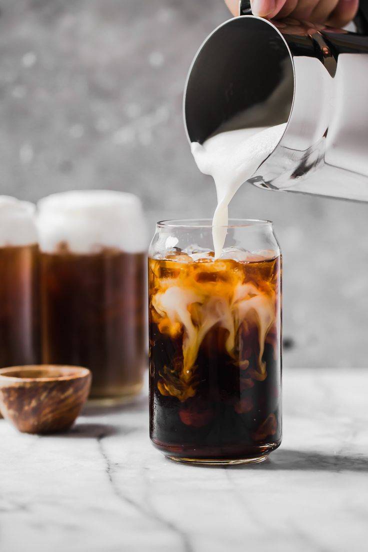 Как приготовить колд брю — освежающий напиток на основе кофе - лайфхакер