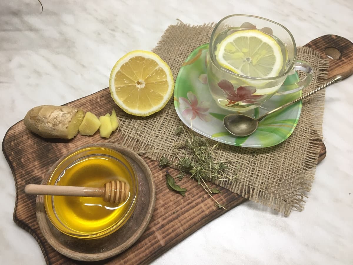 Имбирный чай с лимоном и медом: рецепт, польза, как заваривать