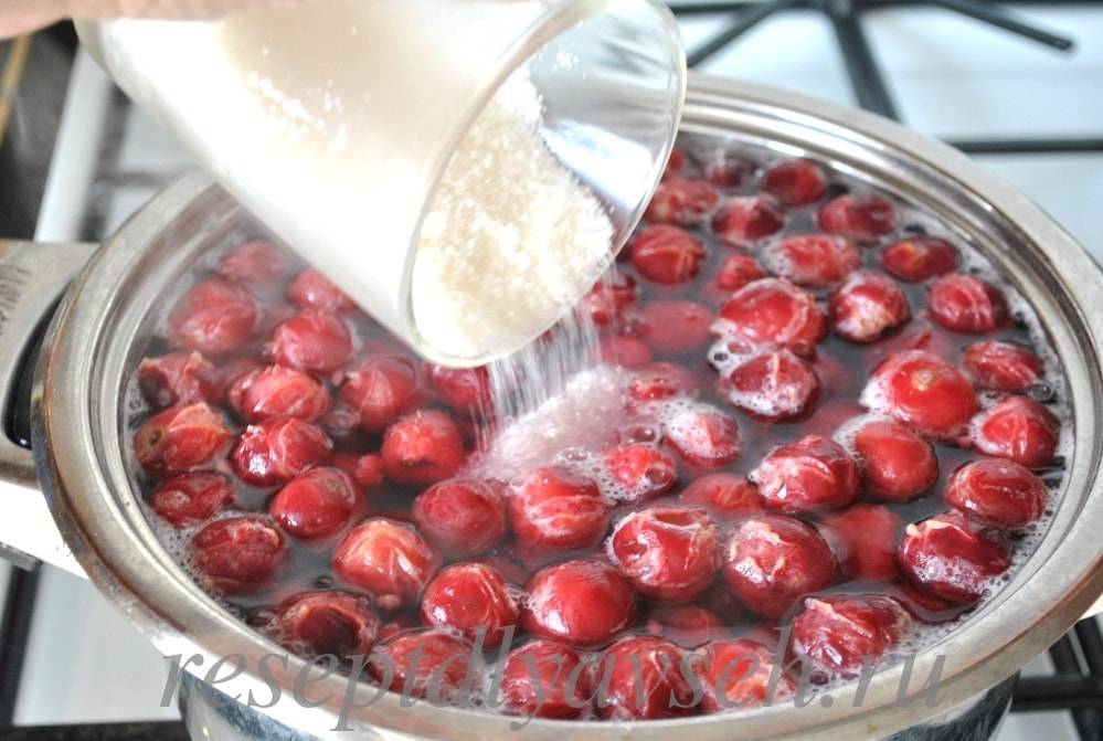 Как сварить кисель из замороженных ягод и крахмала