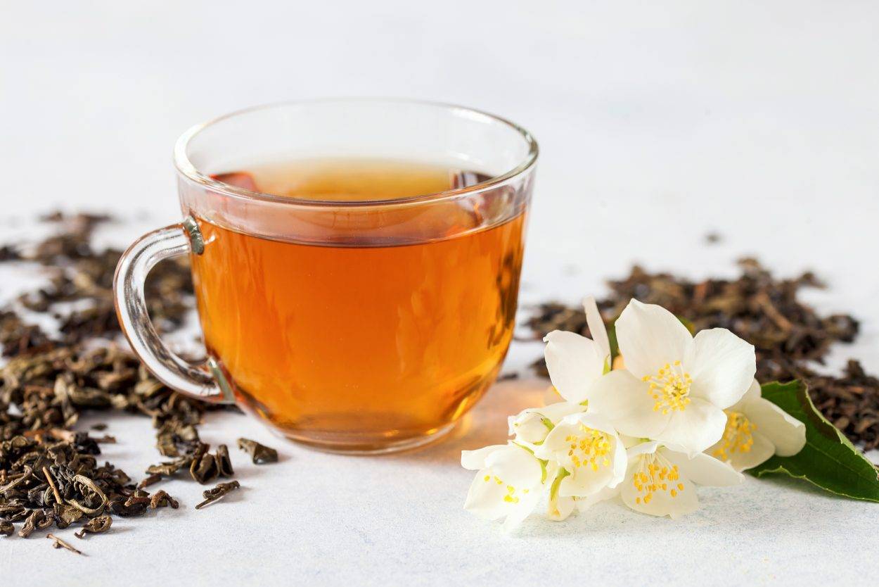 Чай с жасмином: описание, полезные свойства для организма, рецепт заваривания, противопоказания