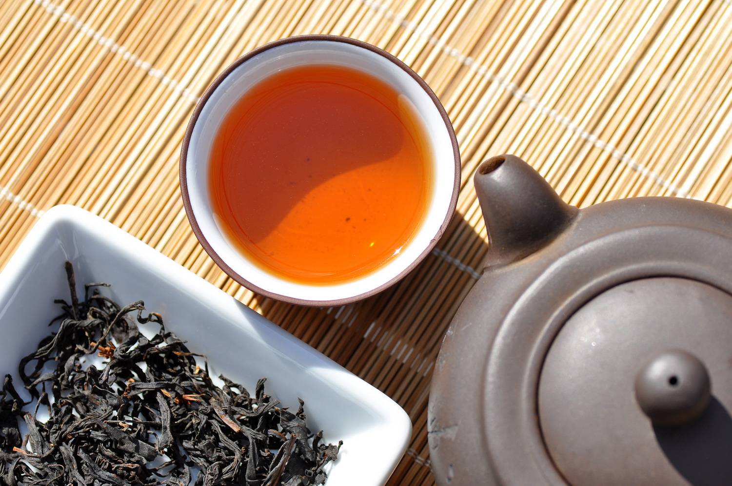 Польза и вред белого китайского чая для организма: полезные свойства и противопоказания, способ заваривания