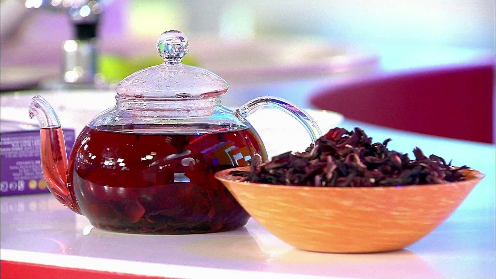 Является ли чай мочегонным средством (диуретиком)? какой лучше: зеленый, черный, травяной, каркаде?