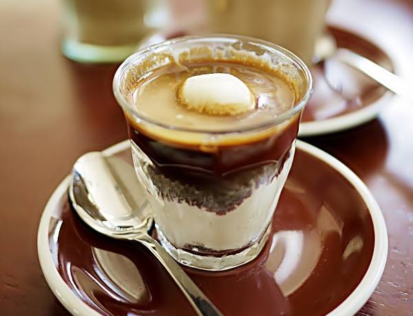 Кофе с мороженым - рецепты, как называется, калорийность, польза и вред