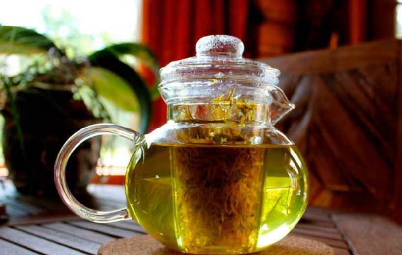 Чай с мелиссой: польза и вред, полезные свойства и противопоказания, рецепты