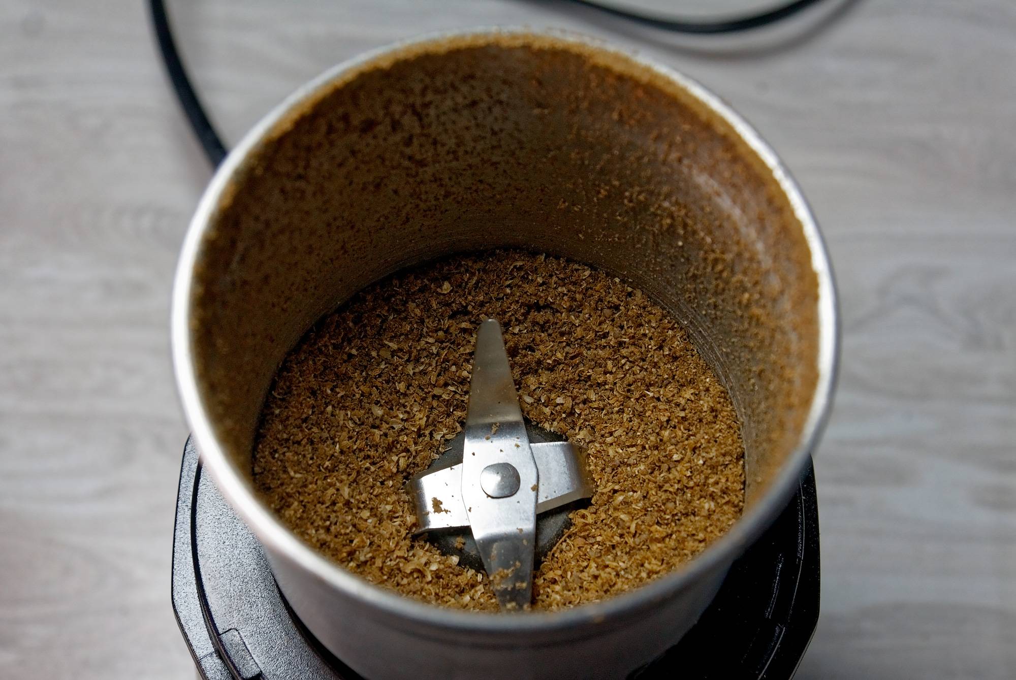 Что можно молоть в кофемолке кроме кофе: сахарная пудра, орехи