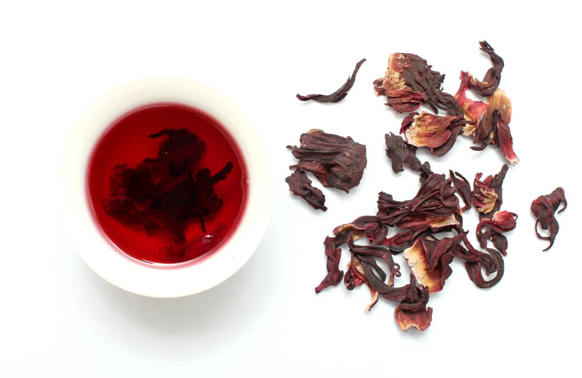Чай каркаде из суданской розы: состав, полезные свойства и противопоказания, правила приготовления