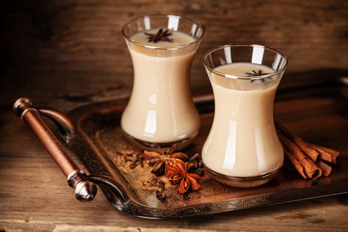Чай с молоком: польза и вред, как употреблять и какие полезные свойства