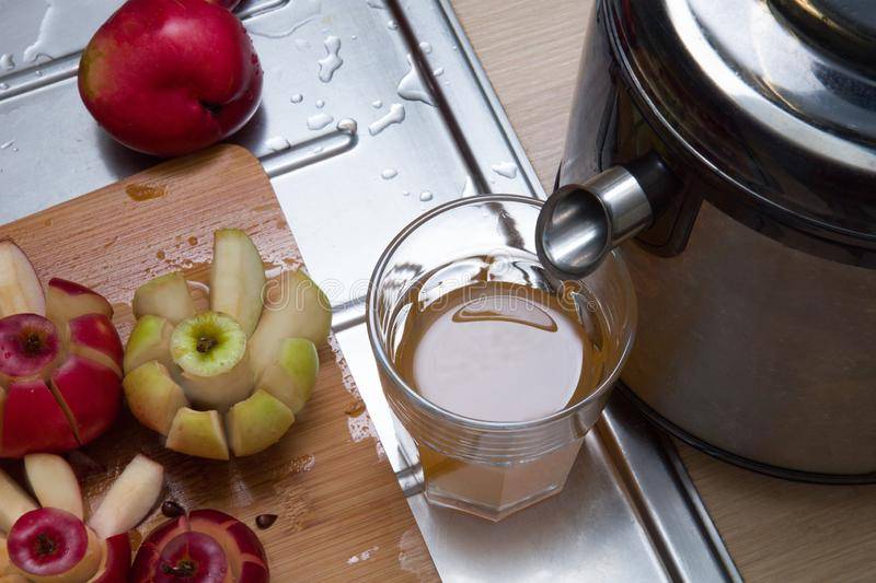 Как сделать яблочный сок в домашних условиях