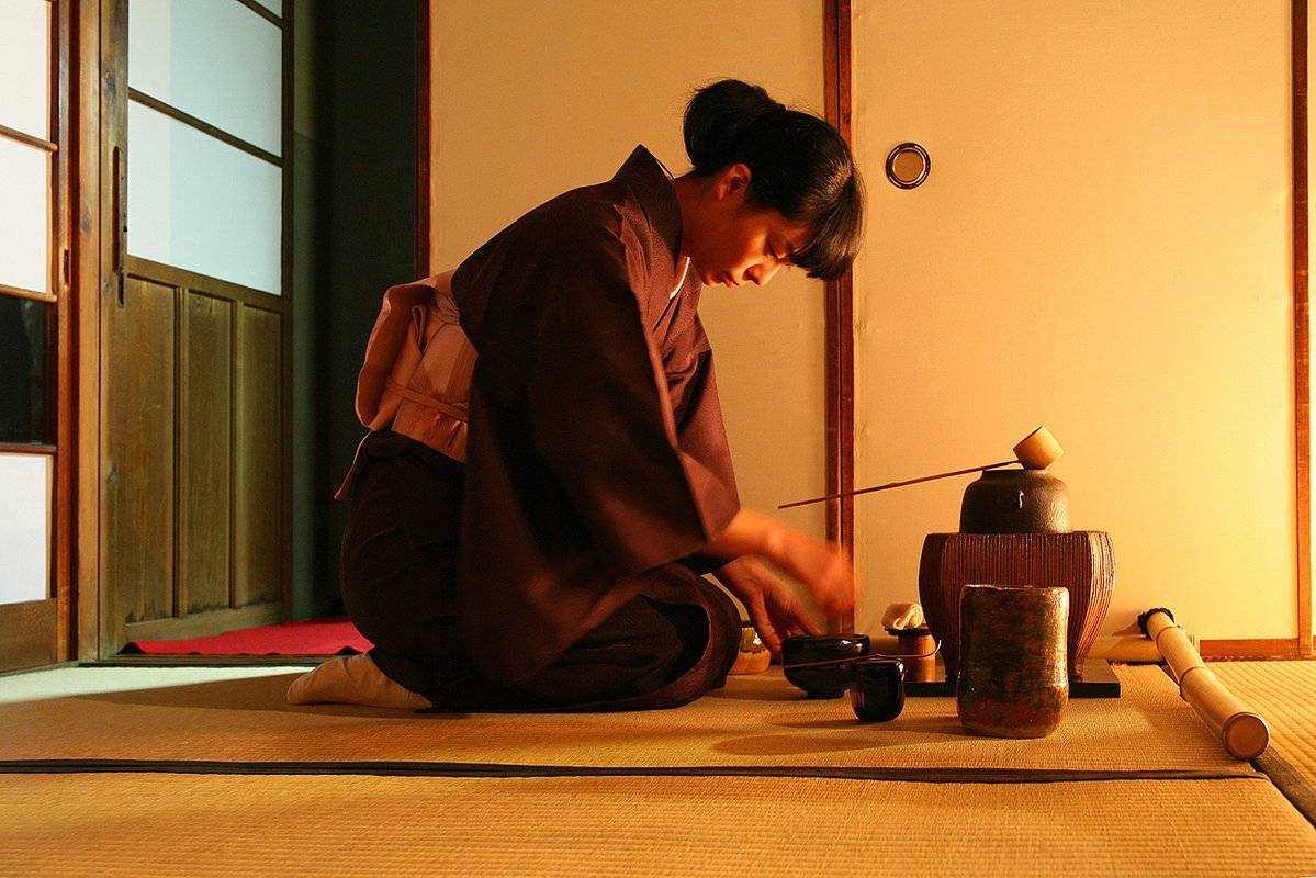 Мастер чайных церемоний. Мурата Дзюко чайная церемония. Чайная церемония монахов Японии. Чайная церемония дзен буддистов. Чайная церемония в Киото.