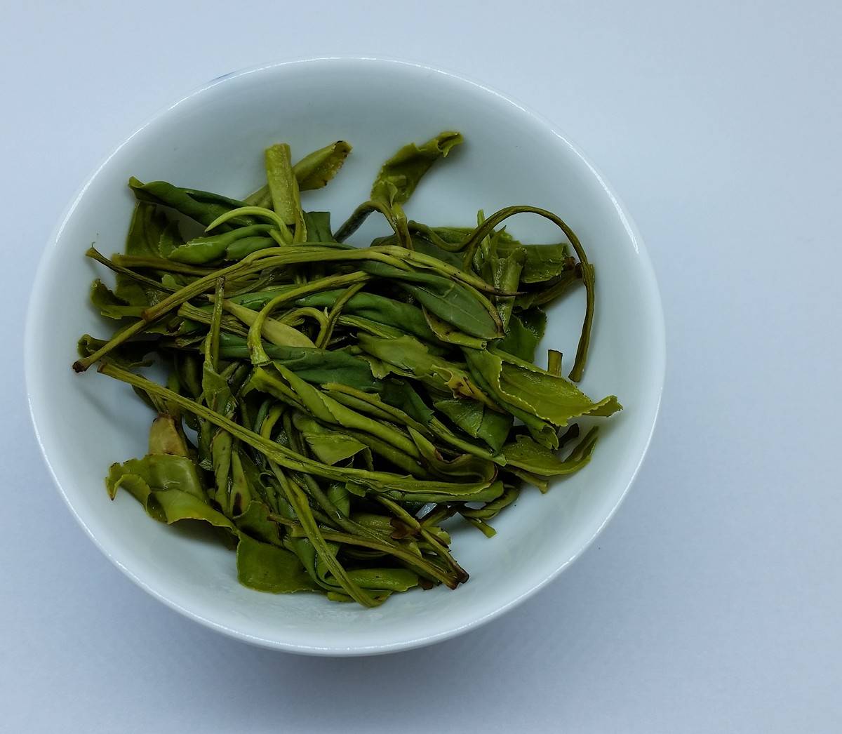 Зеленый чай хуаншань маофэн (ворсистые пики с желтой горы)