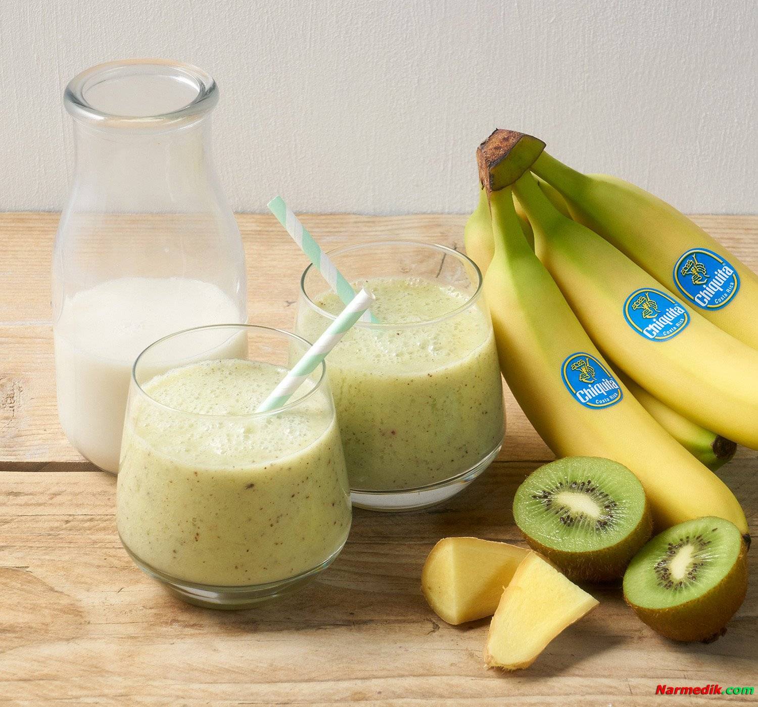 Смузи с бананом и молоком, рецепты с добавлением авокадо в блендере