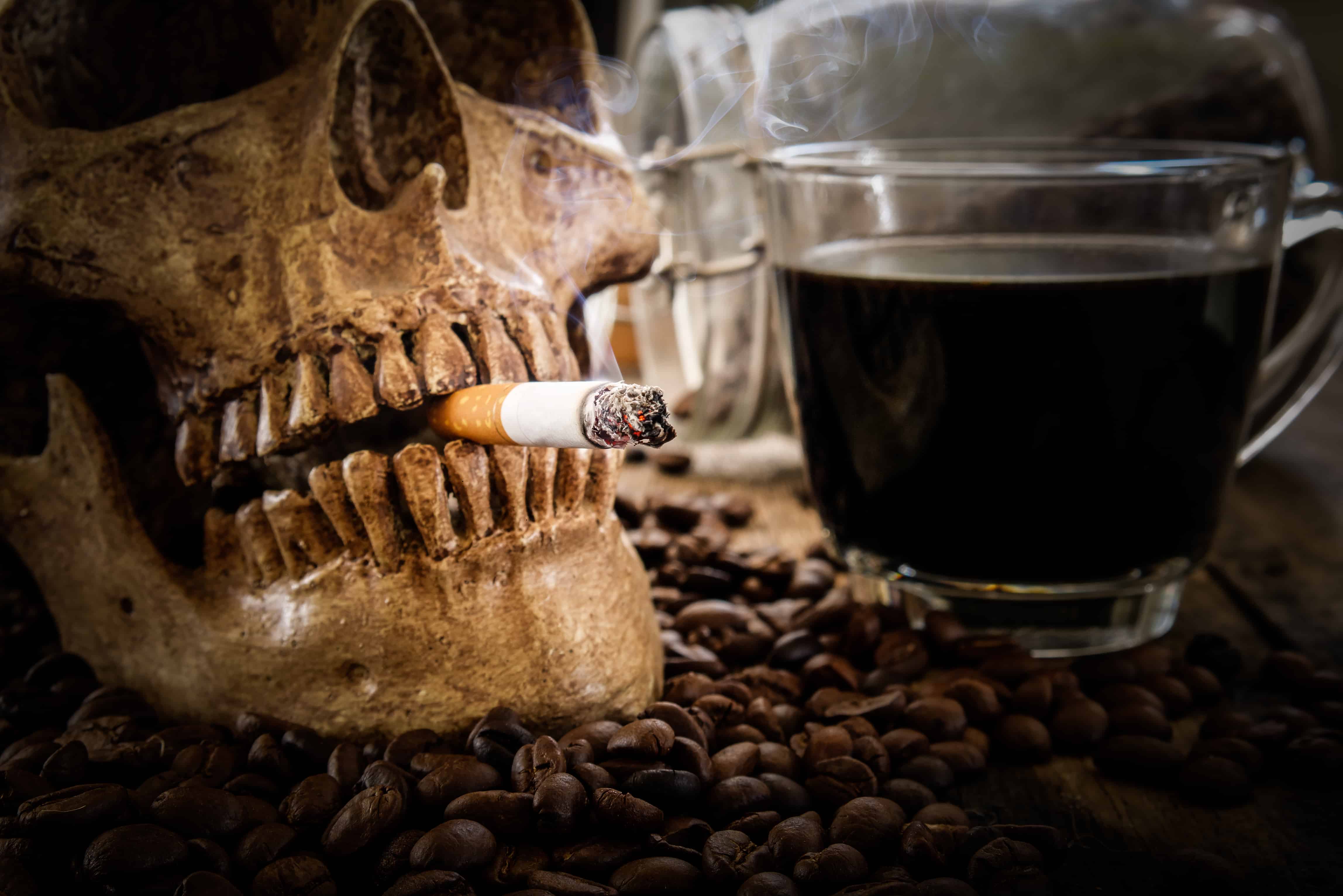 Пятна от кофе на зубах: налет, желтеют ли зубы от чая, полезные советы