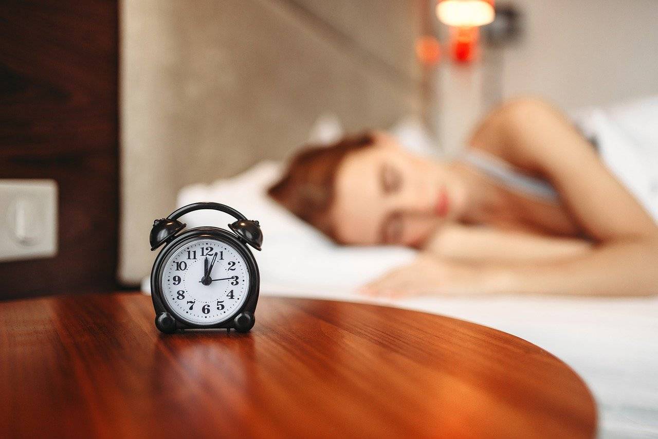 За сколько часов до сна можно есть? мнения разных людей