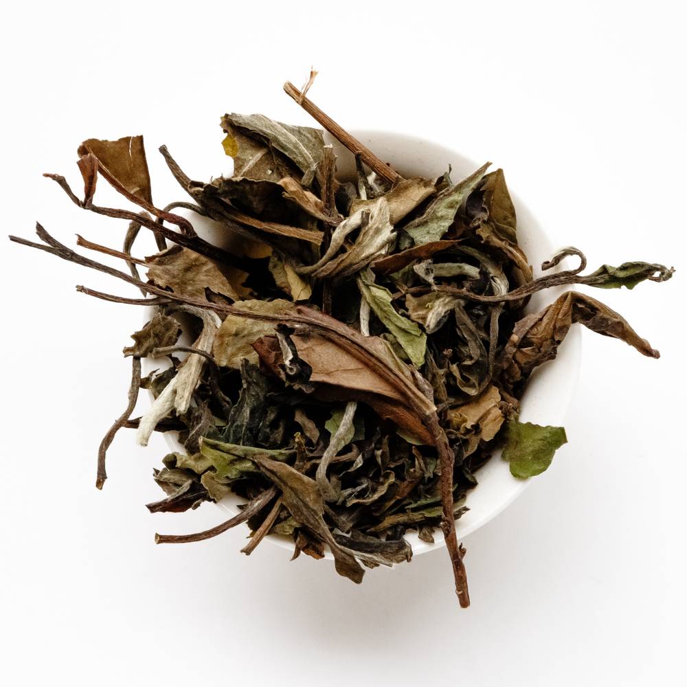 Китайский чай белый пион (бай му дань). польза и вред напитка, замедляющего старение