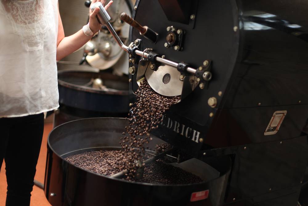 Методы обработки кофейных зерен. мокрая обработка кофе — что это? и чем она отличается от сухой? обжаривание кофейных зерен