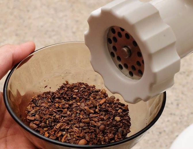 Как молоть кофе в зернах без кофемолки - wikihow