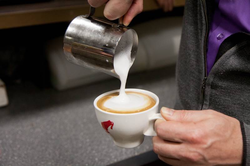 Кофемашина не взбивает молоко в капучинаторе – причины