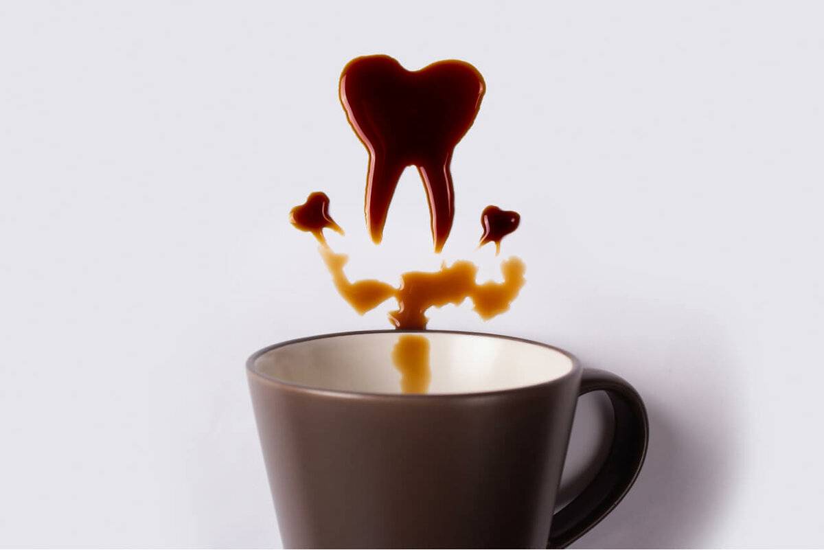 Почему появляется налет на зубах от кофе и как с ним бороться