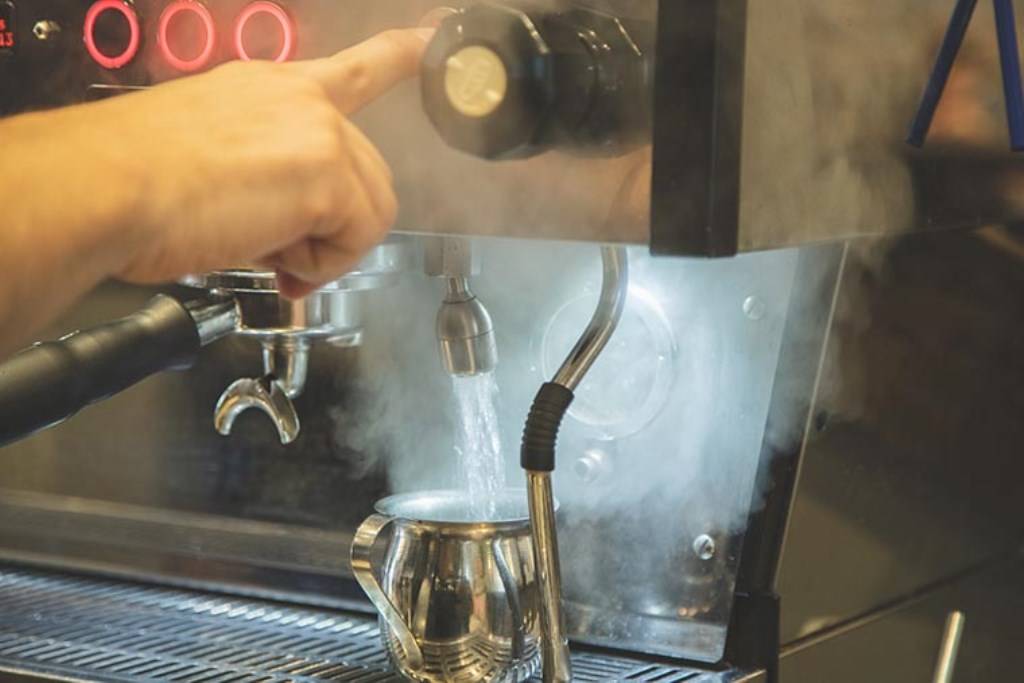 Как правильно делать чистку кофемашины: когда и как, что необходимо очищать и как часто, какое средство предпочесть, полезные советы и рекомендации
