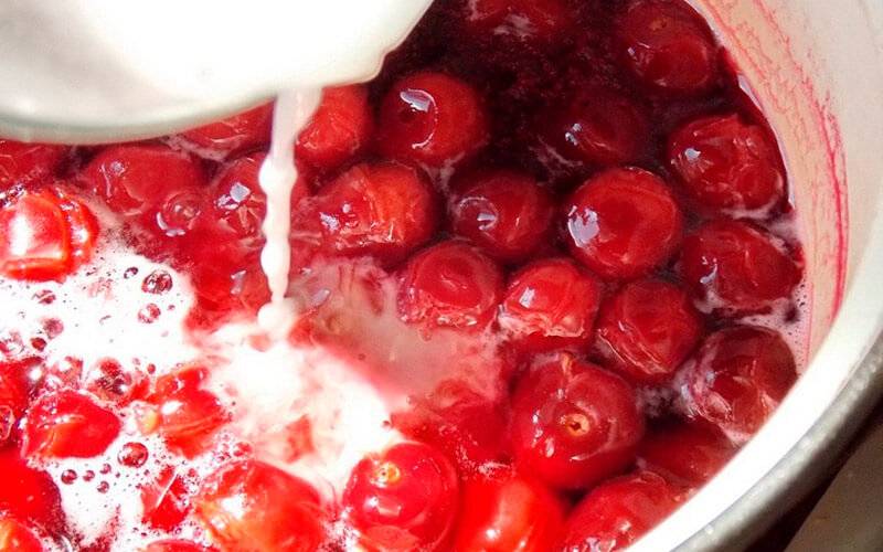 Рецепт киселя из крахмала и замороженных ягод с фото