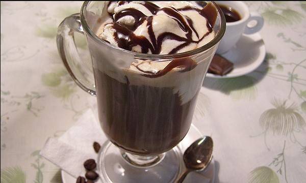 Кофе с мороженым - рецепты, как называется, калорийность, польза и вред