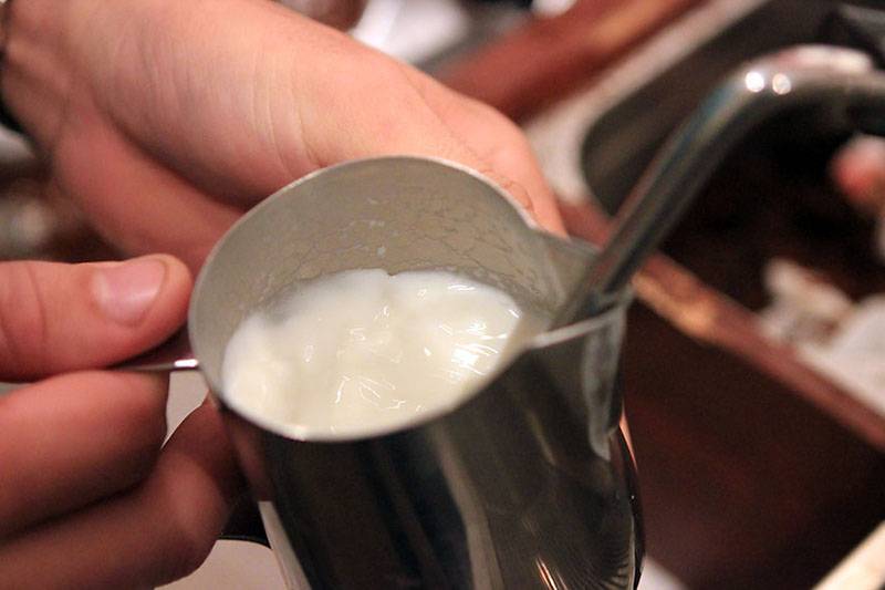 Как взбить молоко в пену при помощи миксера, френч-пресса и капучинатора