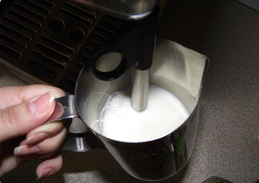 Подробный обзор взбивателей молока для кофе капучино