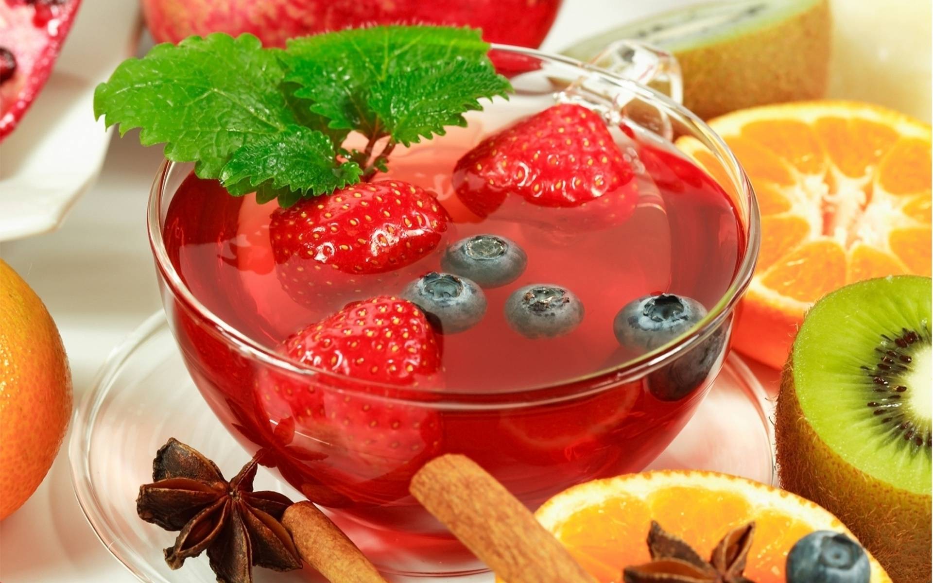 Чай с фруктами, ягодами и пряностями: оздоравливающий и вкусный напиток