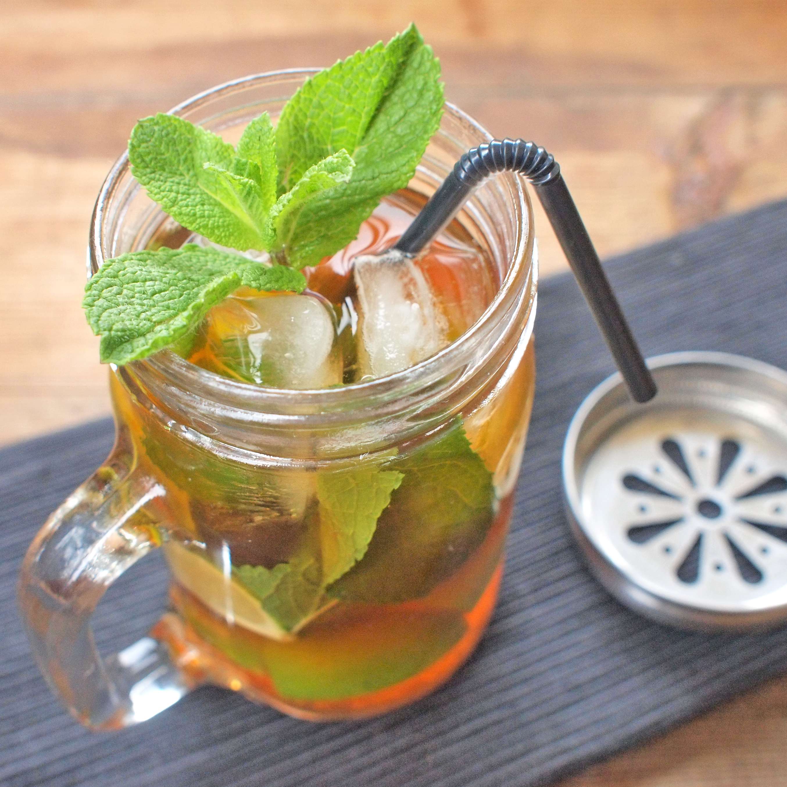 Холодный зеленый чай: польза и вред, а также рецепты с лимоном, с мятой и не только