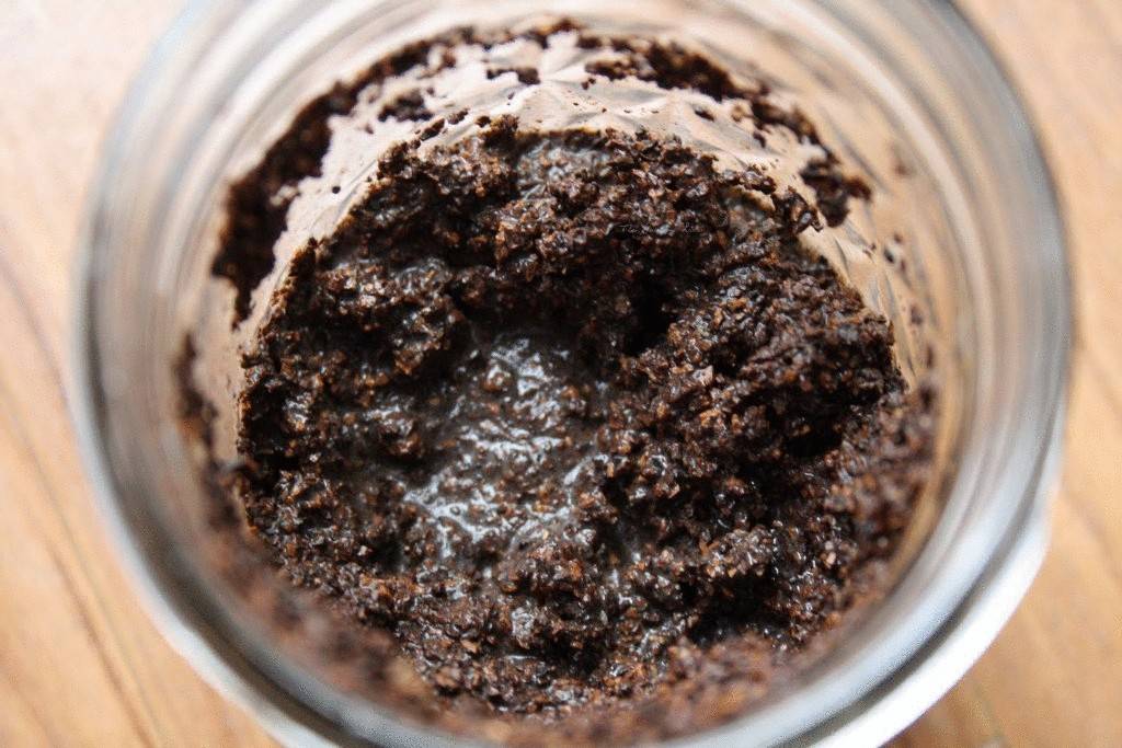 Маска из кофе для лица: из кофейной гущи в домашних условиях, как сделать из яйца с медом - польза и вред растворимого