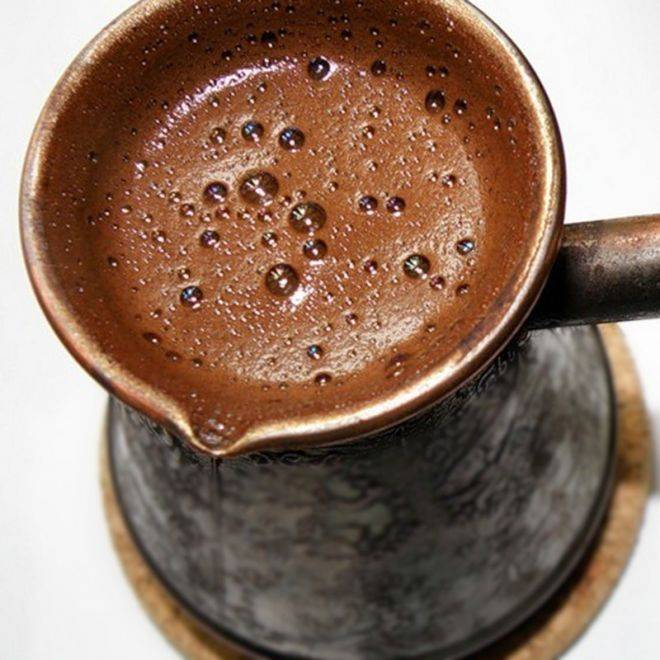 Как приготовить вкусный кофе с нежной пенкой в турке в домашних условиях? кофе с рисунком и узором на пенке: фото