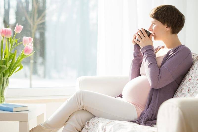 Полезные свойства и способы применения ромашки при беременности