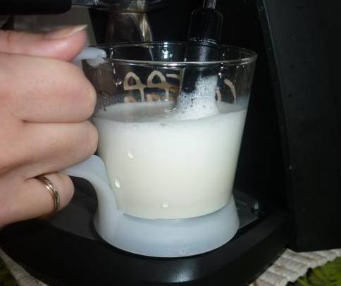 Какое молоко для капучино в кофемашине взбивается лучше? от эксперта