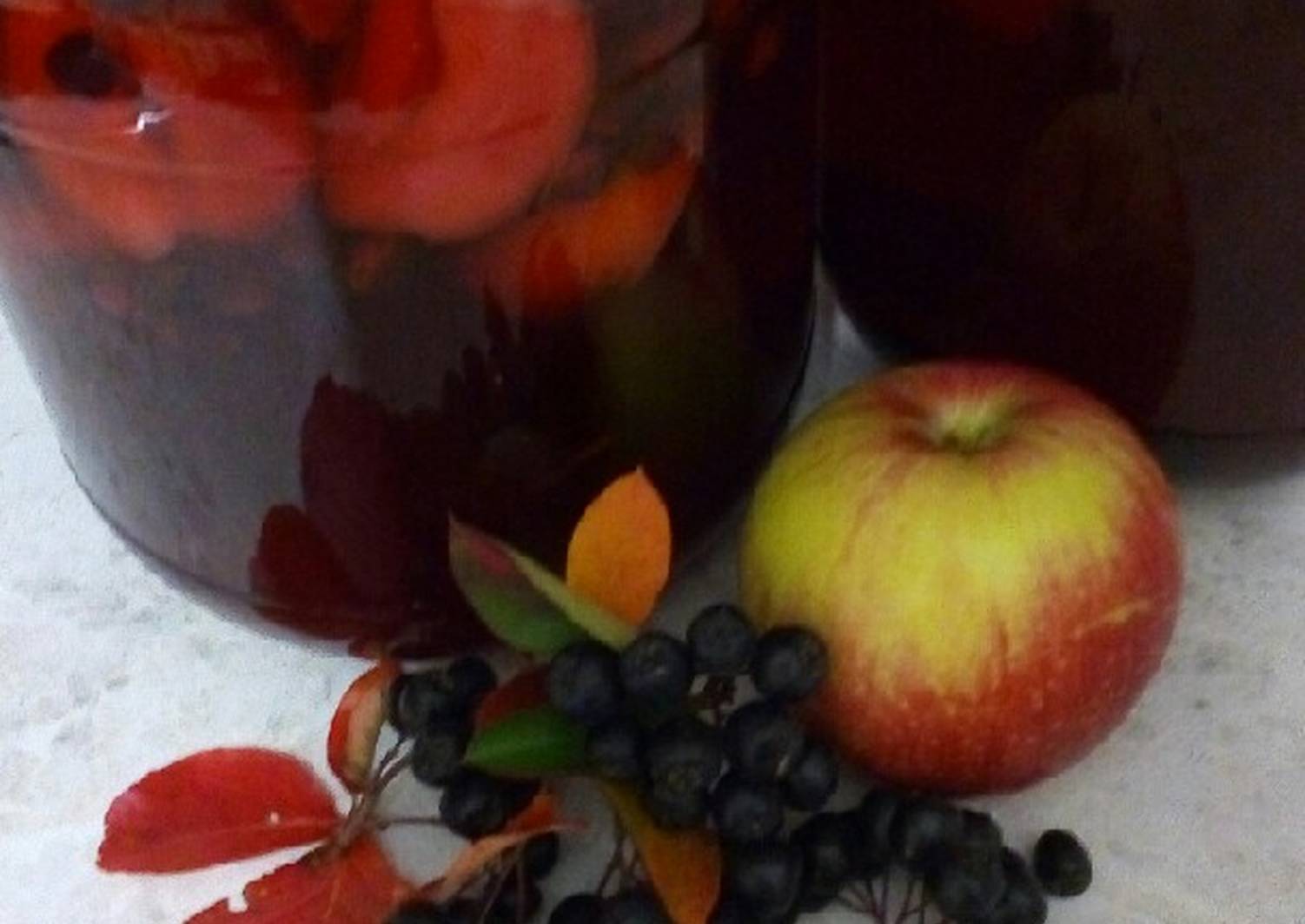 Компот из черноплодной рябины: заготовки с яблоками, сварить в домашних условиях, сделать морс на зиму, рецепт детям, замороженная