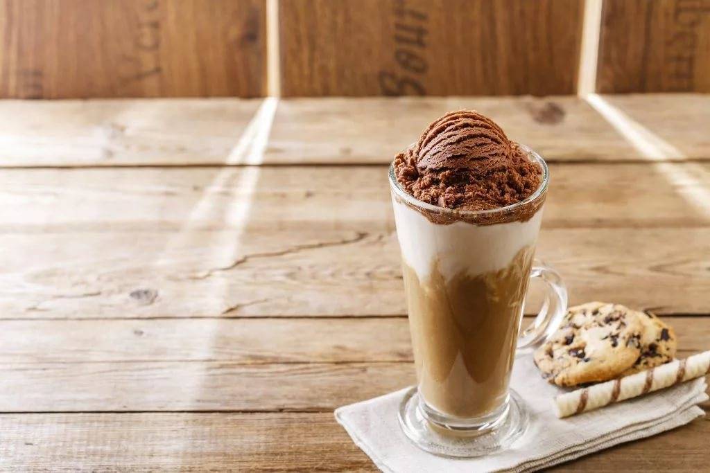 Как называется кофе с мороженым: состав, рецепт, калорийность холодного десерта