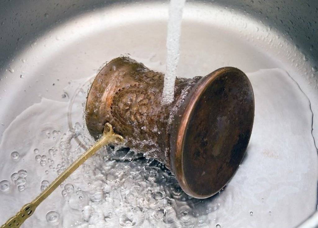 Как почистить медную турку в домашних условиях: сухая чистка и кислоты