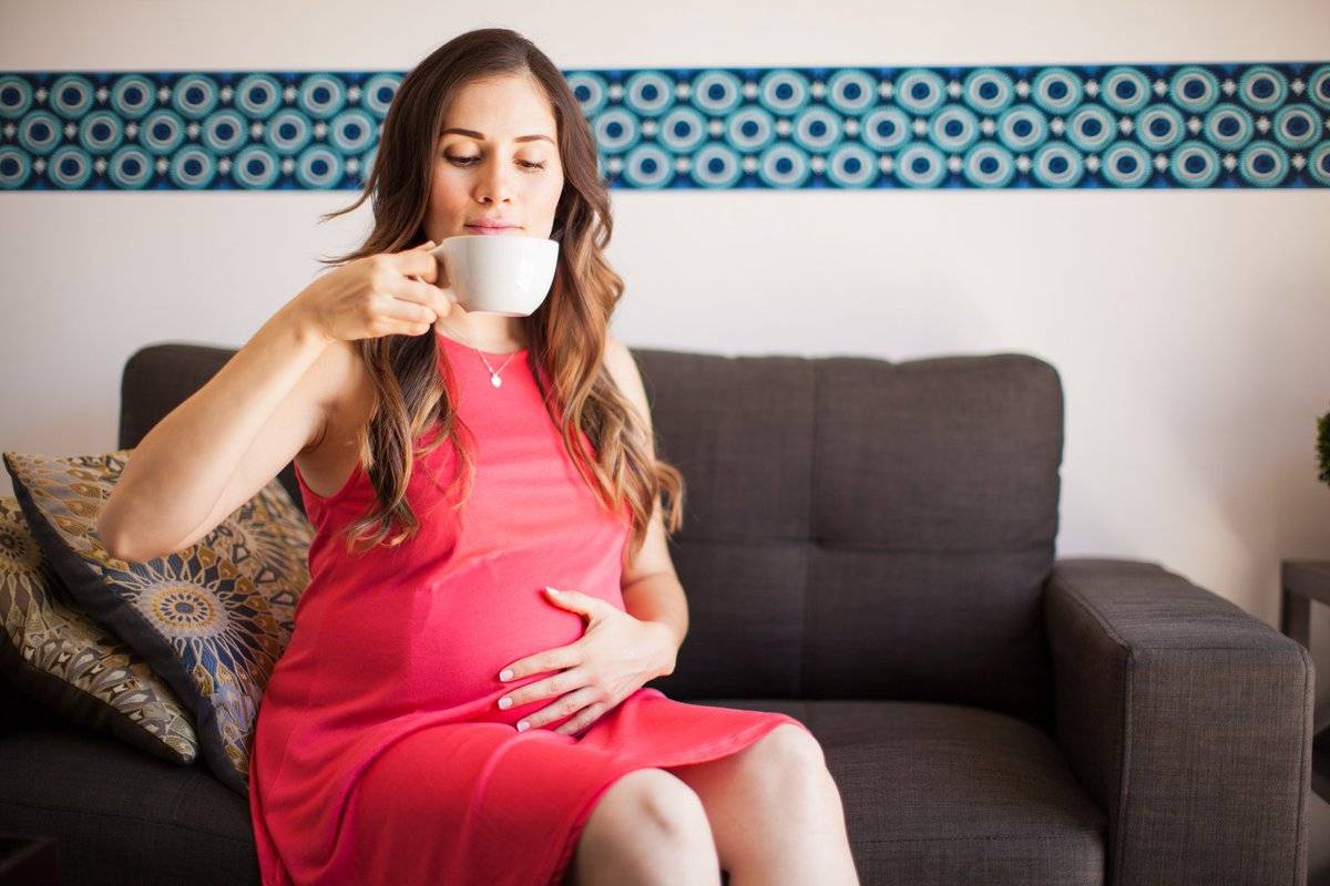Вредно ли пить кофе беременной женщине?