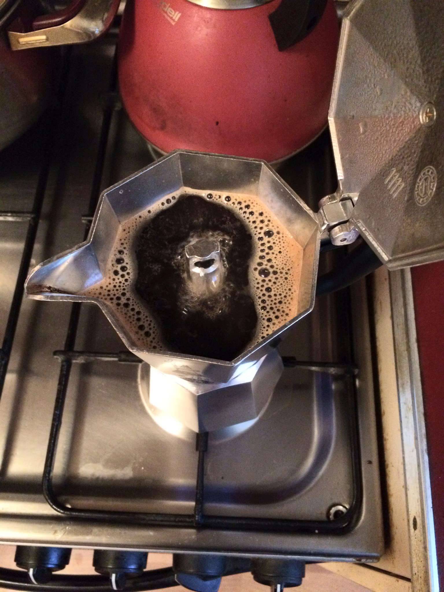 Кофе для гейзерной кофеварки: какой лучше выбрать, необходимая степень помола и рецепты приготовления капучино и не только