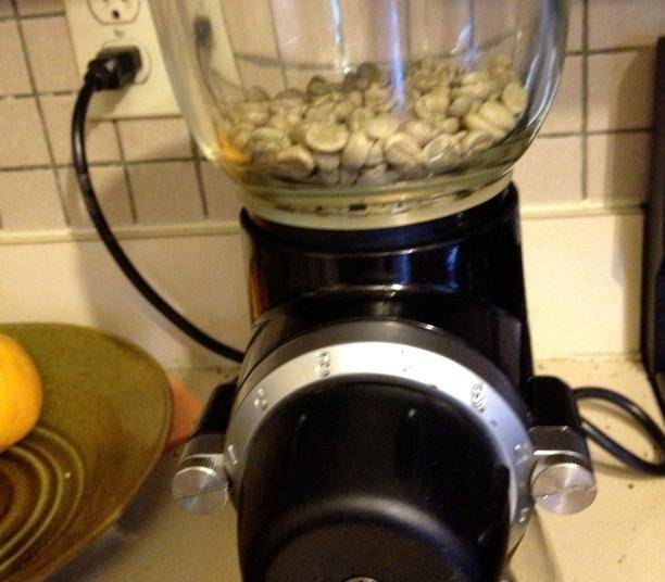 Как молоть кофе в кофемолке: правила помола, инструкция и советы
