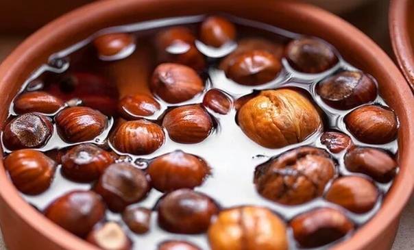 Духовка, кипяток и другие простые способы как чистить грецкие орехи без проблем