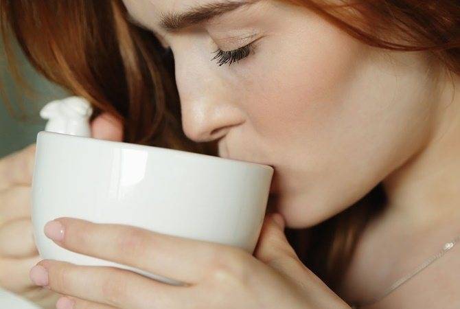 Крепкий чай при поносе помогает или нет? [ответ]