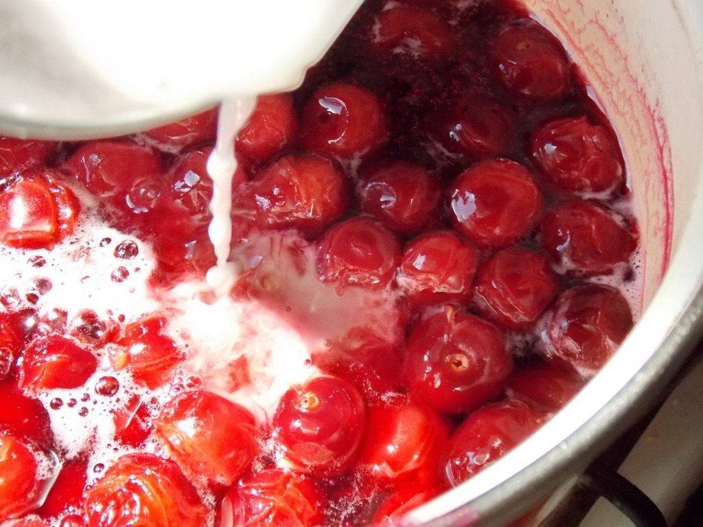 Как сварить вкусный кисель из замороженных ягод?