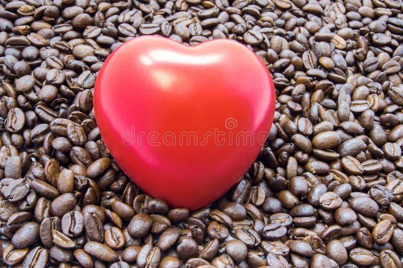Влияние кофе на сосуды: сужает или расширяет, действие на сосуды головного мозга и другие артерии и вены