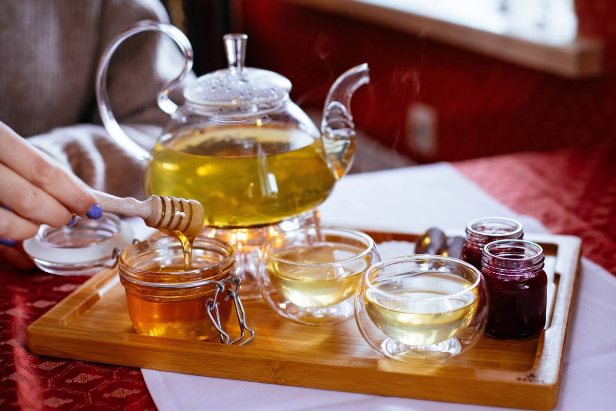 Чай с медом — польза и вред для здоровья